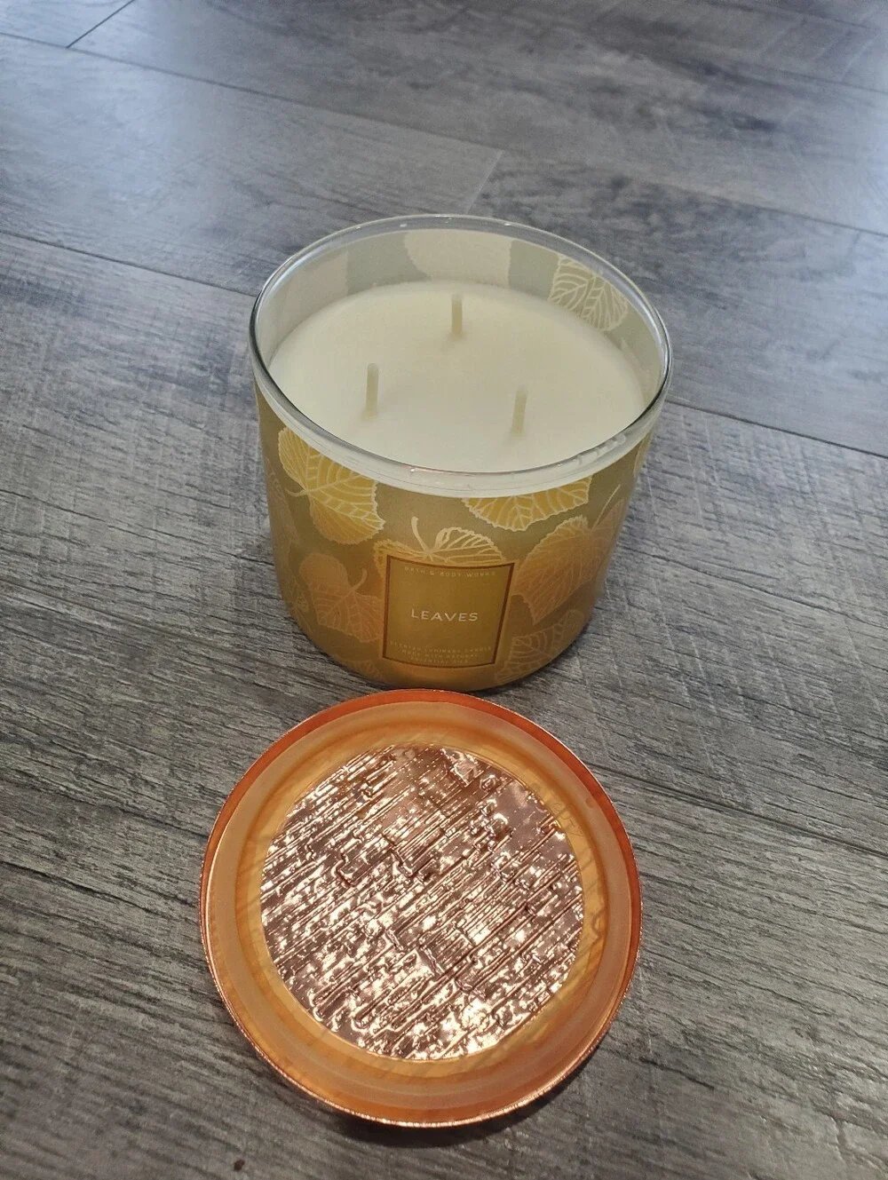Bath And Body Works Leaves 3 Wick Candle - Picture 3 of 4